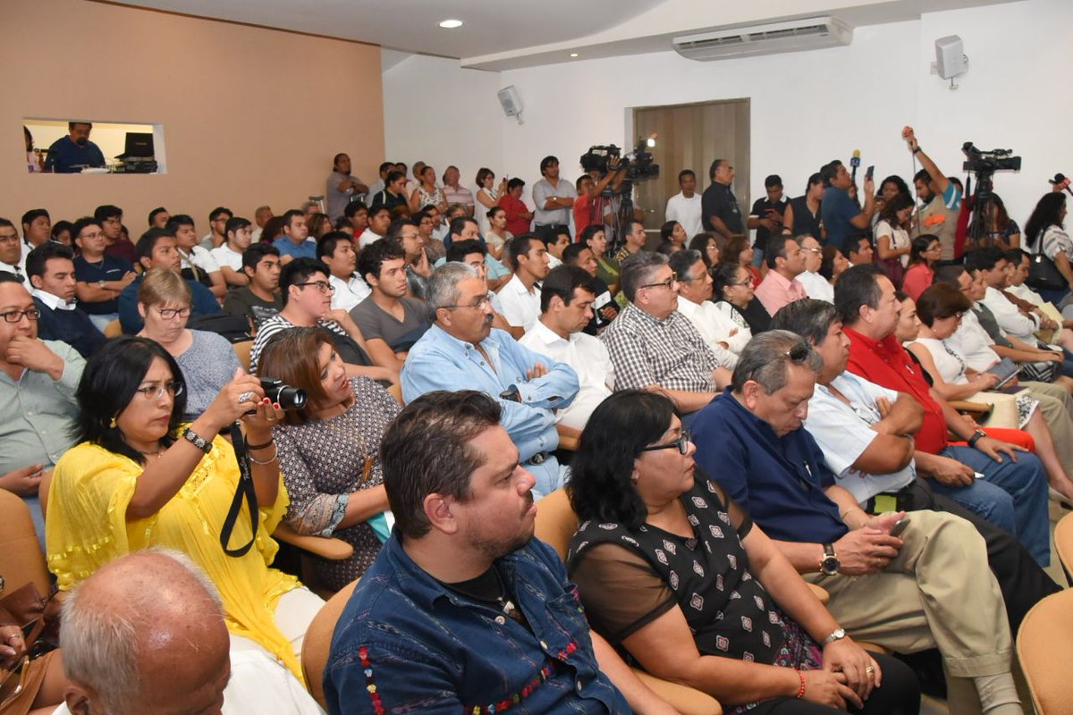 alitomorenoc's tweet photo. Aquí en Campeche, los tiempos que estamos construyendo son de desarrollo, de prosperidad y de mejores oportunidades para fortalecer el Sector Educativo. #CrecerEnGrande https://t.co/aMMS1d2YOX
