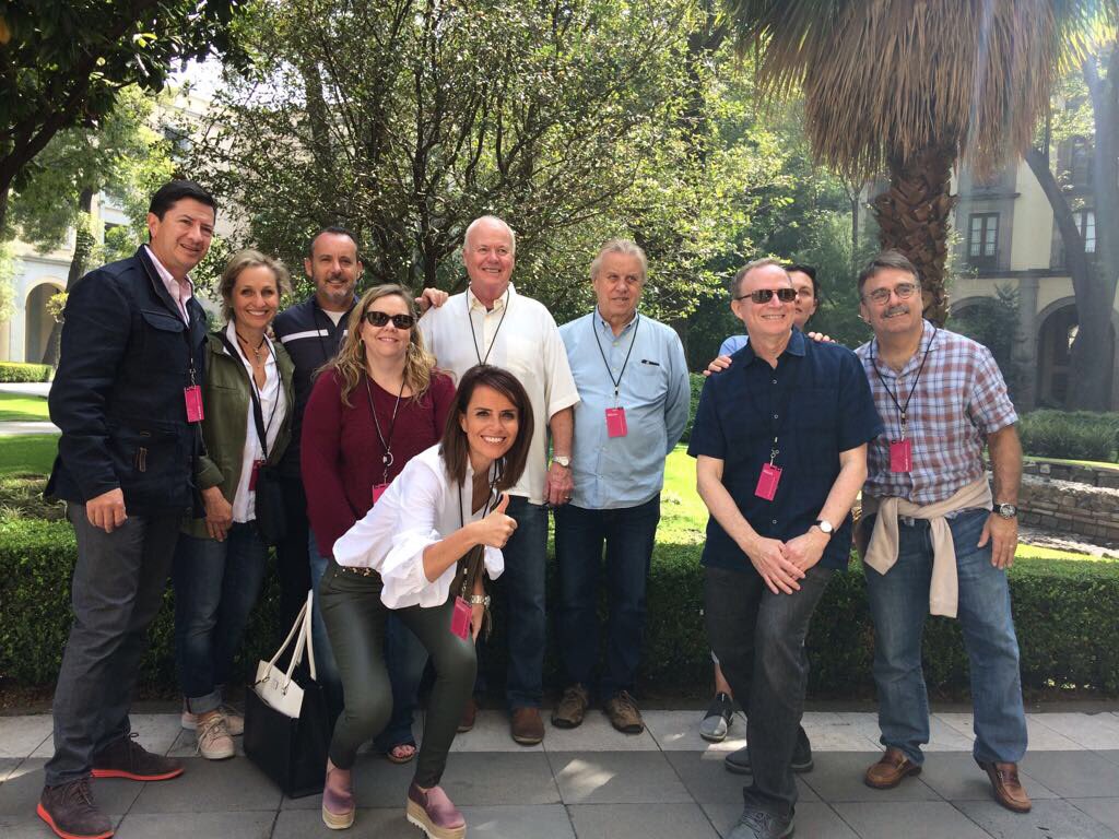 WabaMx's tweet photo. Disfrutando de un tour con nuestros nuevos amigos de San Diego #LaVidaEsUnGranTour #Waba #cdmx #ToursPrivados #ViveWaba #startup https://t.co/KE8JZdd92N