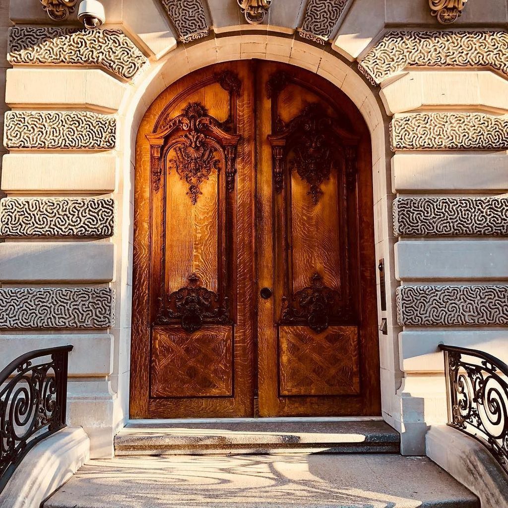 #door #NYC #ny #wooddoors #architecture #classicdoor