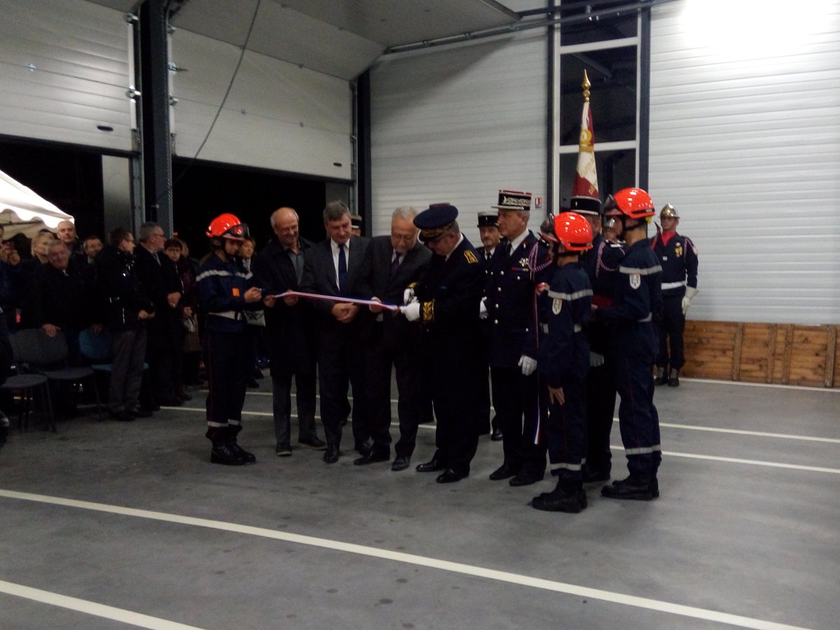 SDMIS69's tweet photo. Inauguration de la caserne de Blacé et remise de grade. @SDMIS69 #pompier #inauguration #caserne https://t.co/ablE1LRbqY
