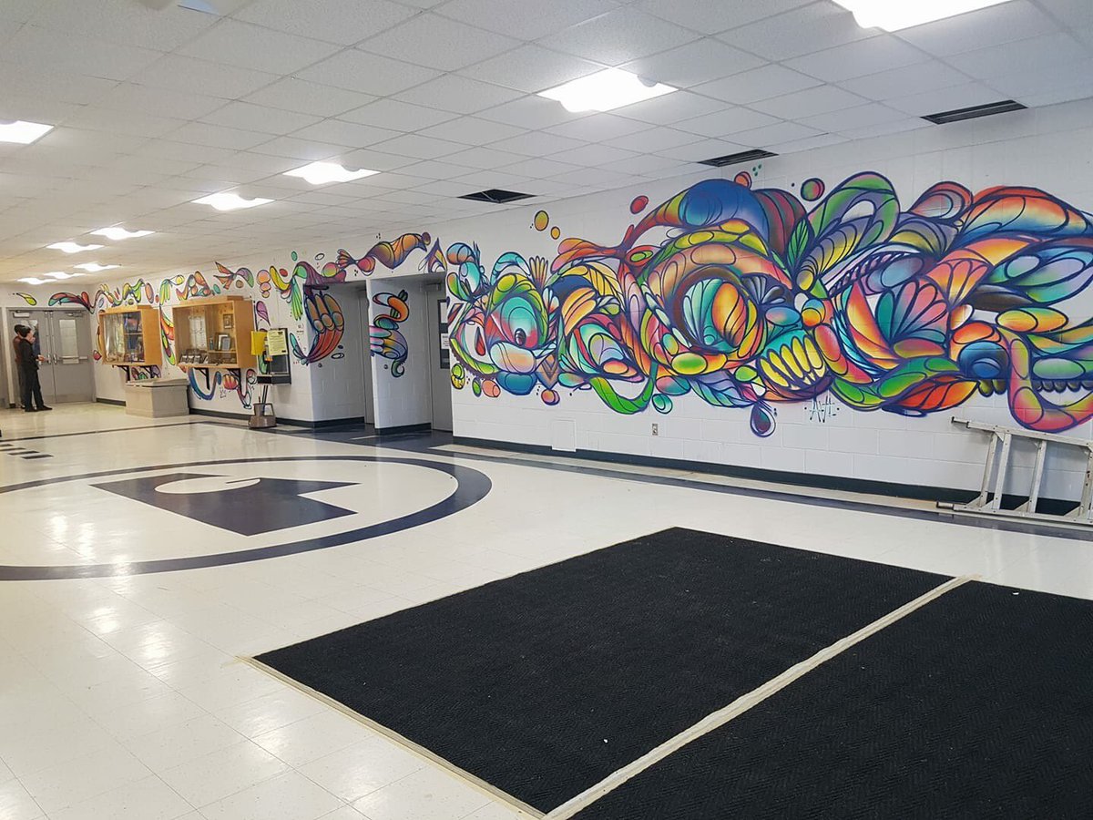 PA_inc's tweet photo. Merci à l’artiste Mique Michelle qui a fait un travail exceptional avec nos élèves lors de la création de notre nouvelle murale à @escgarneau  
#onestbienici #artdelarue https://t.co/CQGAZUke7x