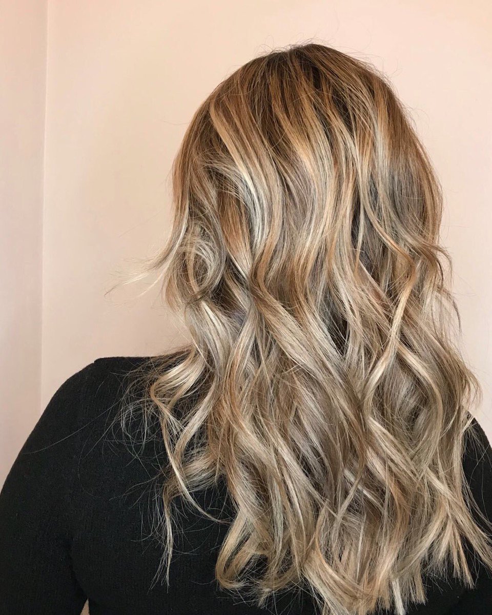 A busy women with her low maintenance hair colour #livedinblonde #avedaartist <a href="/AvedaUK/">Aveda UK</a>