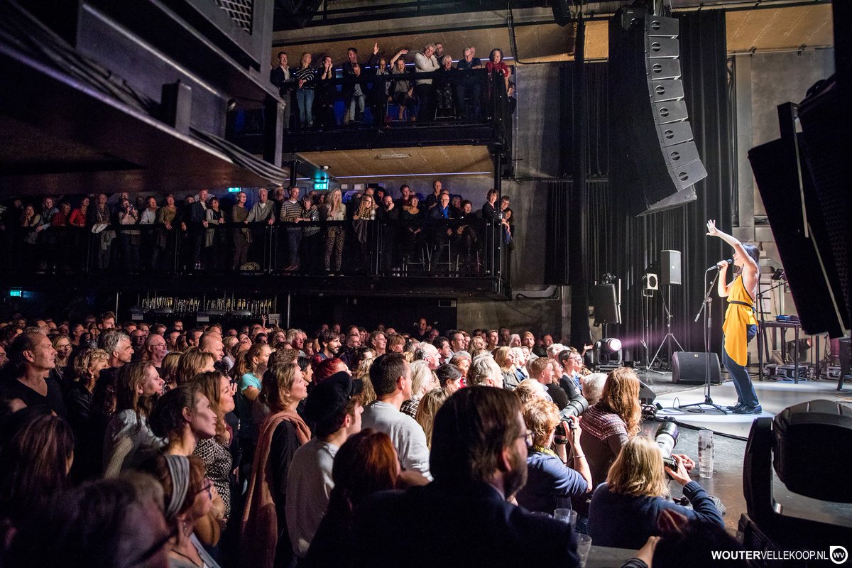 Gisteren <a href="/wendesnijders/">wende</a> gefotografeerd in een uitverkocht <a href="/paard_denhaag/">Paard</a>, wauw wat een show! Meer foto's hier; woutervellekoop.nl/2017-11-09-wen…