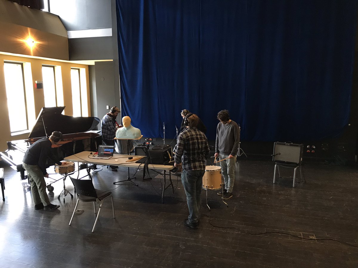 MBETUARTS's tweet photo. students participating in a 3D sound recording session with professor JohnPaul Beattie in his binaural recording class! https://t.co/ouN0Syou9w