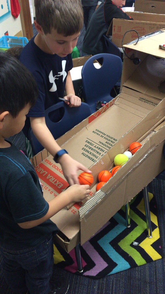 haggar3rd's tweet photo. @HaggarKinder came to play our Cardboard Arcade! #haggarlearns #cainesarcade https://t.co/FN5mXG1aIQ