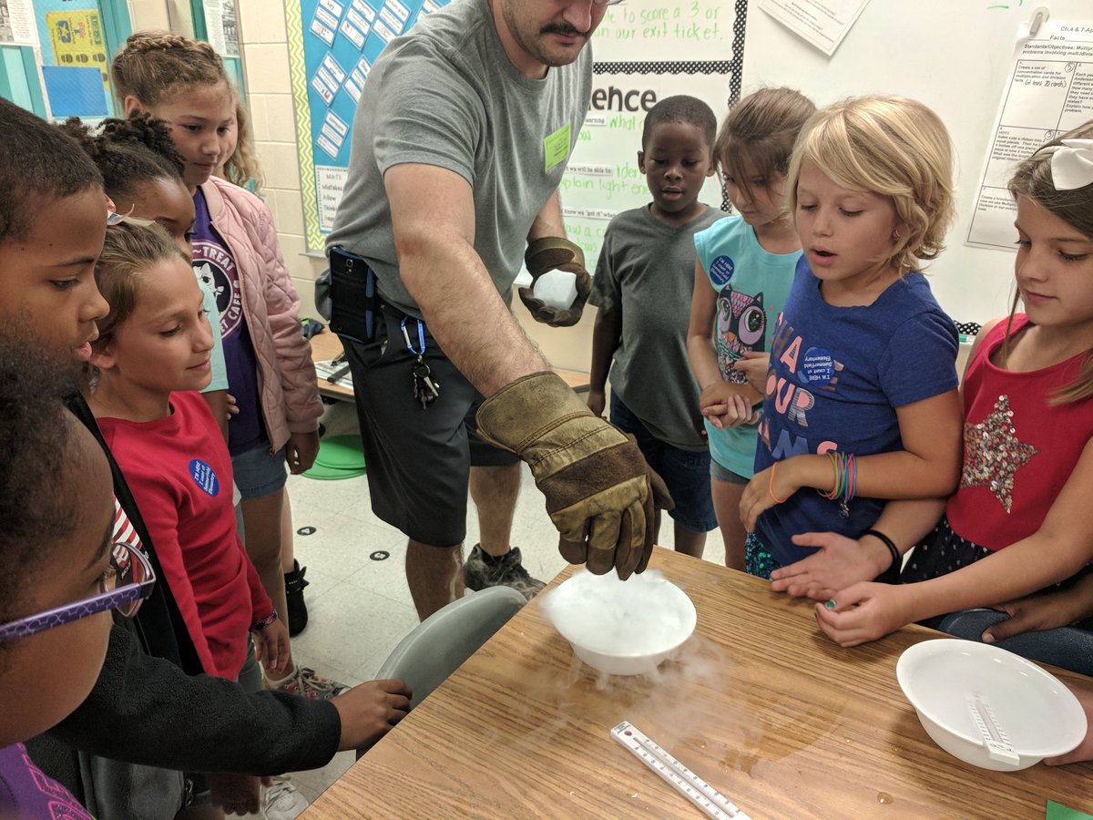 MrsTAndersen's tweet photo. Cool STEM Fair project in action! @HCPSSummerfield https://t.co/9Gf0FAUUnW