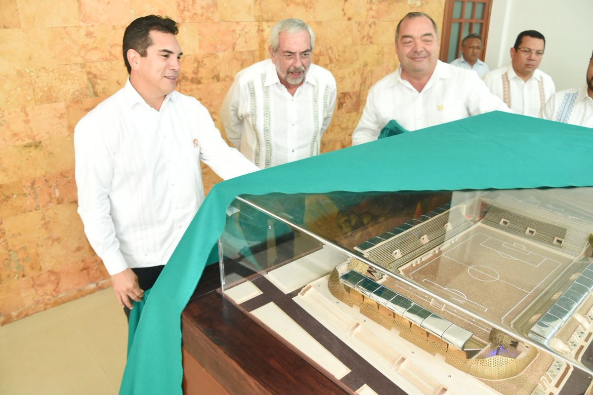 alitomorenoc's tweet photo. Junto al rector de la @UNAM_MX, Enrique Graue Wiechers, se realizó la develación de la maqueta del estadio de fútbol de la Universidad Autónoma de Campeche. @UACam_Avanza https://t.co/igSHwYfzXM