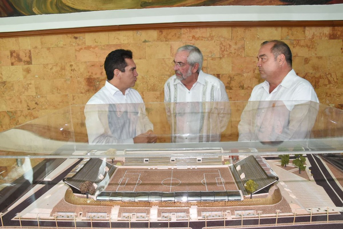 alitomorenoc's tweet photo. Junto al rector de la @UNAM_MX, Enrique Graue Wiechers, se realizó la develación de la maqueta del estadio de fútbol de la Universidad Autónoma de Campeche. @UACam_Avanza https://t.co/igSHwYfzXM