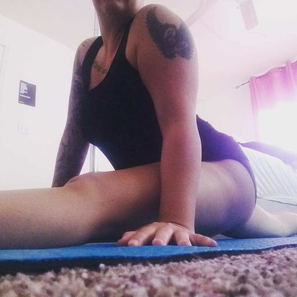 PoleDivaDance's tweet photo. Flexibility work this morning. Daily work means progress #flexibilityprogress #splits #backbends #stretching https://t.co/XbfawGRuiE