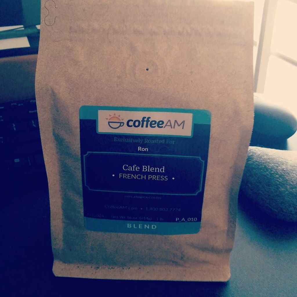 ladyeunicorn's tweet photo. It's Friday again. Here's the latest coffee haul.
#coffee
#CoffeeAM
#freshroasted
#friday https://t.co/mDLMog43rE https://t.co/MbBRtlJn1R