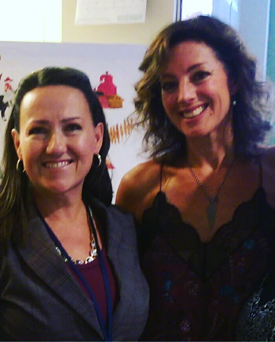FrontiereCan's tweet photo. Nous sommes ravis que Sarah McLaughlin, gagnante d’un Juno, ait participé à la toile @FrontiereCan à Ottawa pour aider la collectivité! #CCMTGC #jedonne

#sarahmclachlan #frontierecan #sécurité #ASFCdonne #ASFC https://t.co/N3faqxAkqU