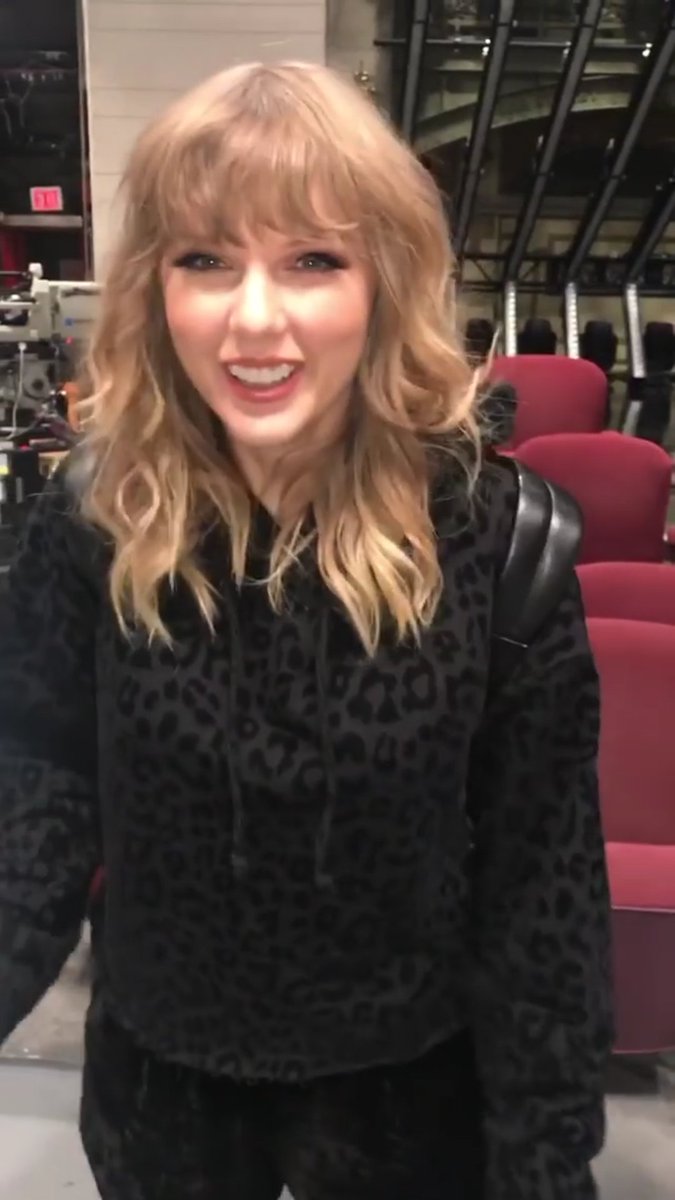 soitfuckingoes's tweet image. TAYLOR IS REALLY HAPPY RIGHT NOW AND I WANNA CRY APPRECIATION TWEET #EMABiggestFansTaylorSwift