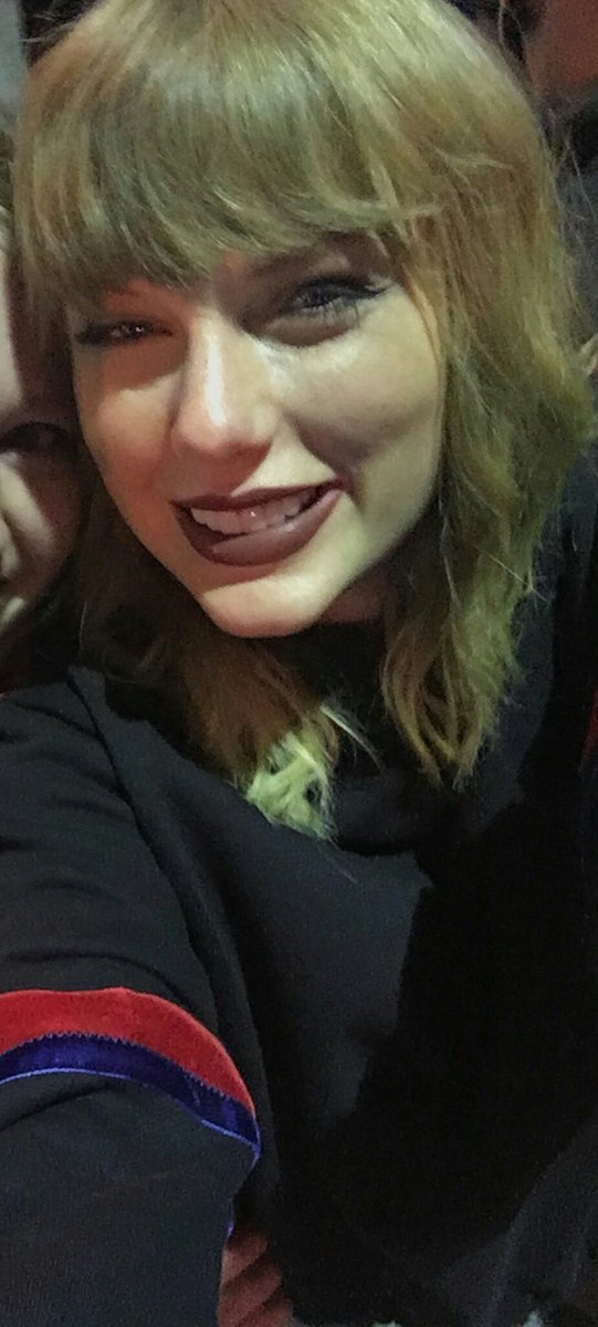 soitfuckingoes's tweet image. TAYLOR IS REALLY HAPPY RIGHT NOW AND I WANNA CRY APPRECIATION TWEET #EMABiggestFansTaylorSwift