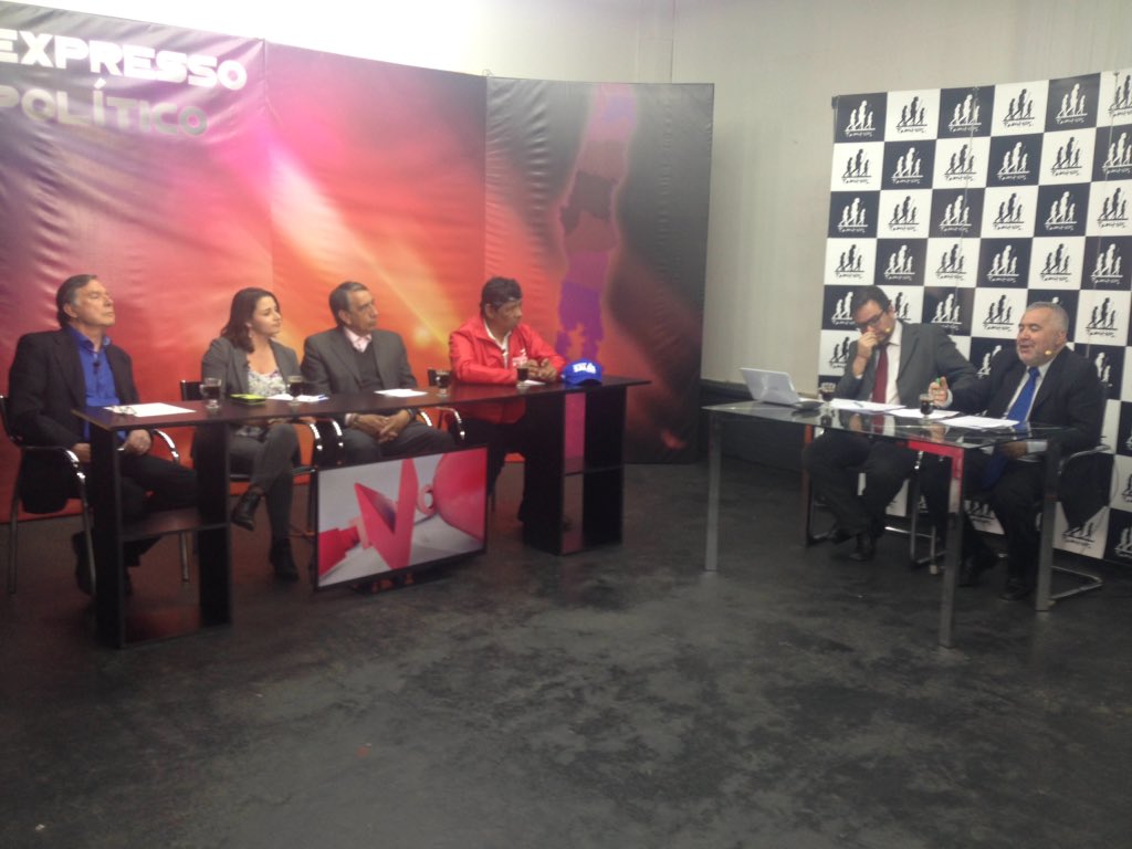 siempredewueon's tweet photo. Segunda ronda de preguntas entre los candidatos. #debateexpressopolitico #valdiviacl https://t.co/8myTq0qev5