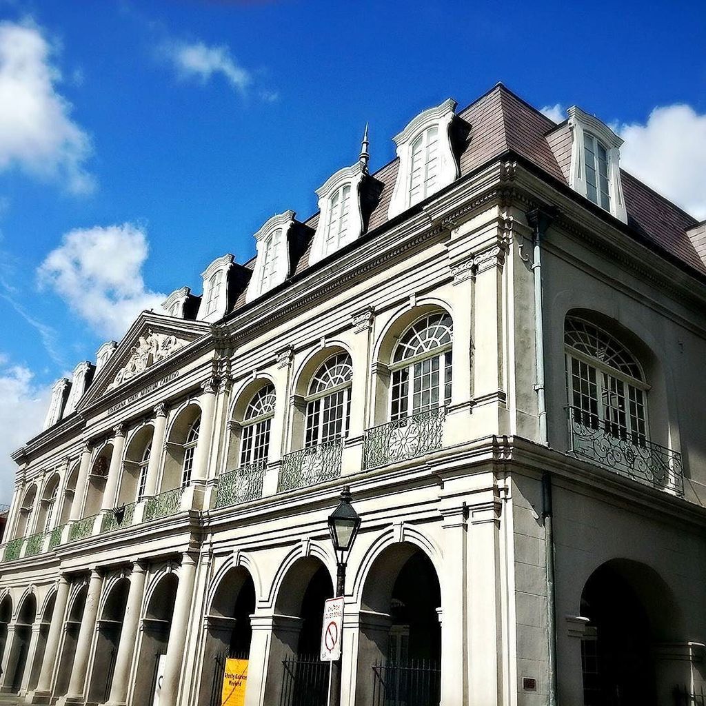 devilsventures's tweet photo. Neat building in New Orleans. #neworleans #louisiana #architecture https://t.co/VYkRrKCwPL https://t.co/uzfNZzzNGF