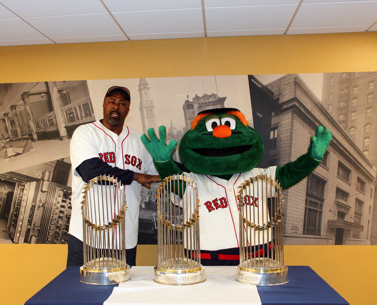 Look who stopped by to celebrate #VeteransDay at #NECHV! <a href="/RedSox/">Red Sox</a> <a href="/RealSamHorn/">Sam Horn</a> <a href="/Wally97/">Wally</a>