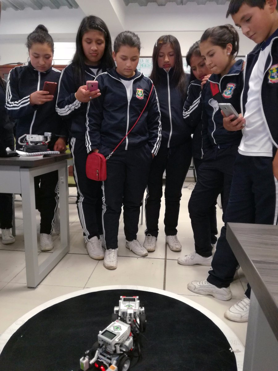 RoboticaUdenar's tweet photo. Estudiantes del municipio de Iles vivieron la experiencia de programar robots Lego durante la realización del Taller de Robótica Creativa de @RoboticaUdenar https://t.co/aJmymoQkb7 #ApropiaciónDeCienciaYTecnología #RetoLego #YoAmoLaCiencia https://t.co/LW5RHEXzwY