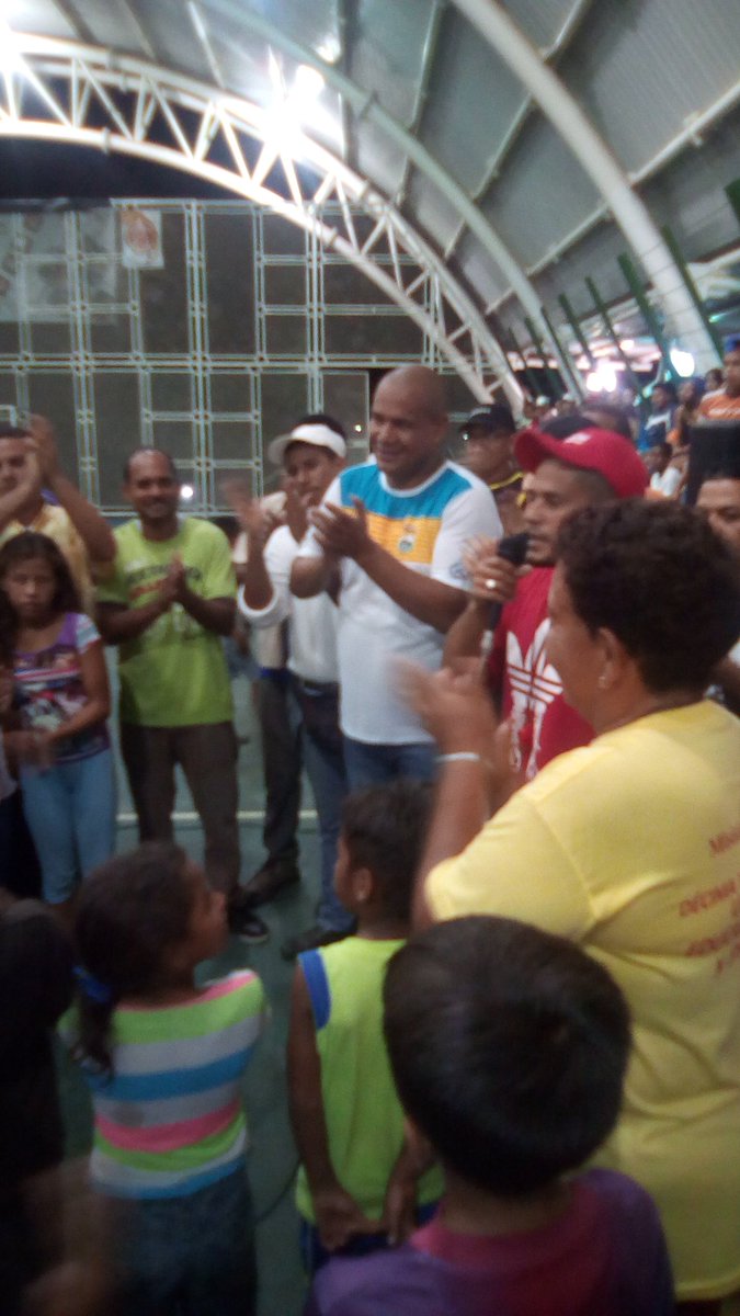 ErasmoJCG's tweet photo. @lossifontes: esta juventud que esta hoy presente aqui, es para construir un mejor futuro para el municipio #SucrePotencia. @procusucre  #El10DGanaLuisSifontes https://t.co/caLmalYNlW
