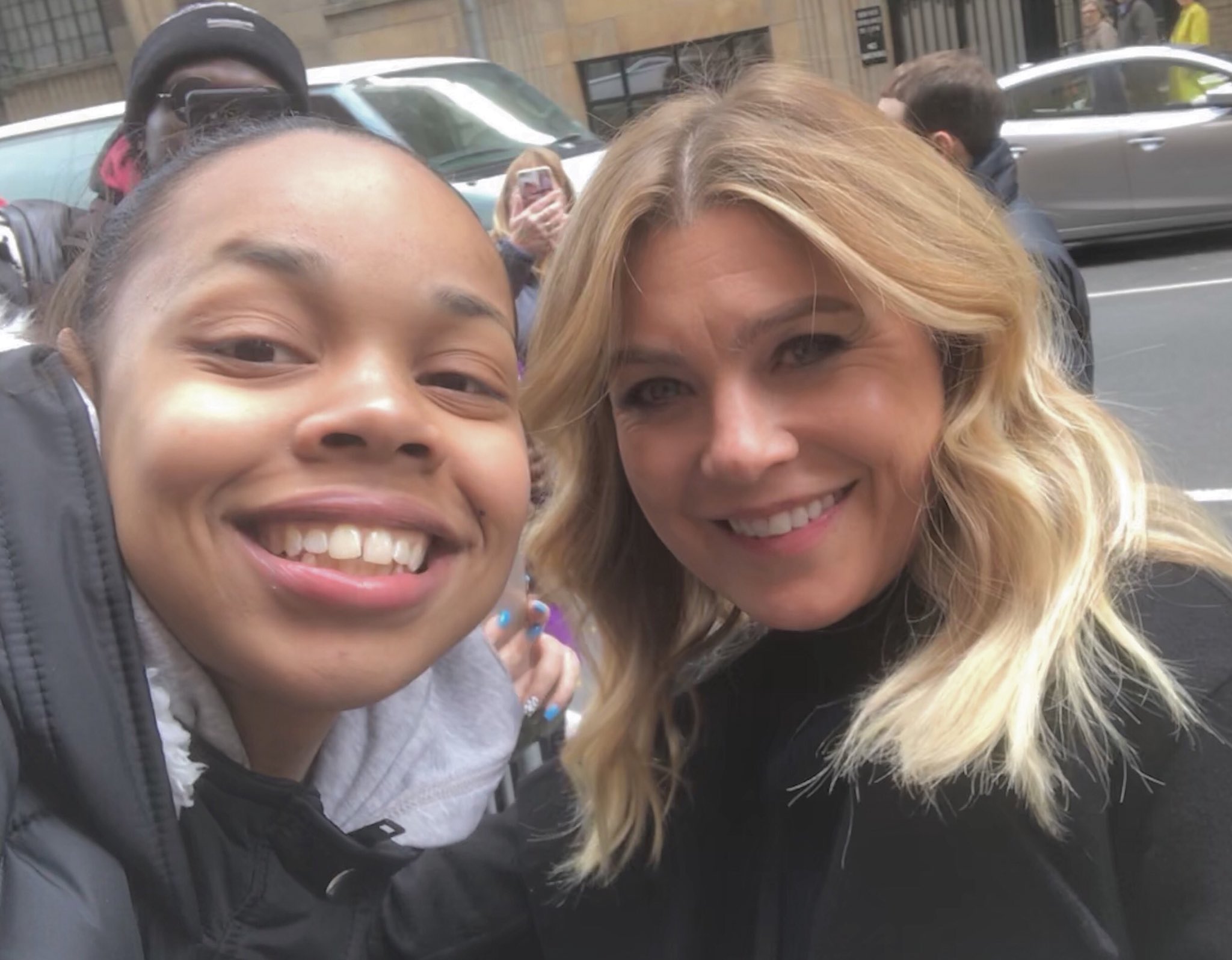 I CAN T BELIEVE I MET ELLEN POMPEO YESTERDAY HAPPY BIRTHDAY QUEEN 