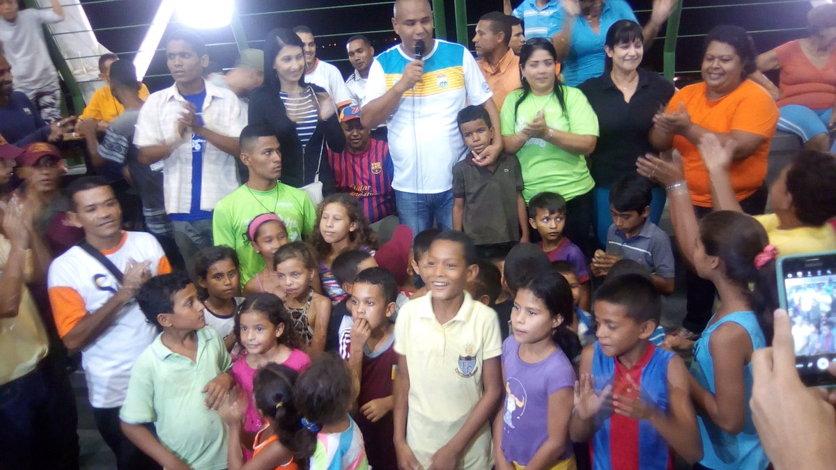 ErasmoJCG's tweet photo. @lossifontes: esta juventud que esta hoy presente aqui, es para construir un mejor futuro para el municipio #SucrePotencia. @procusucre  #El10DGanaLuisSifontes https://t.co/caLmalYNlW