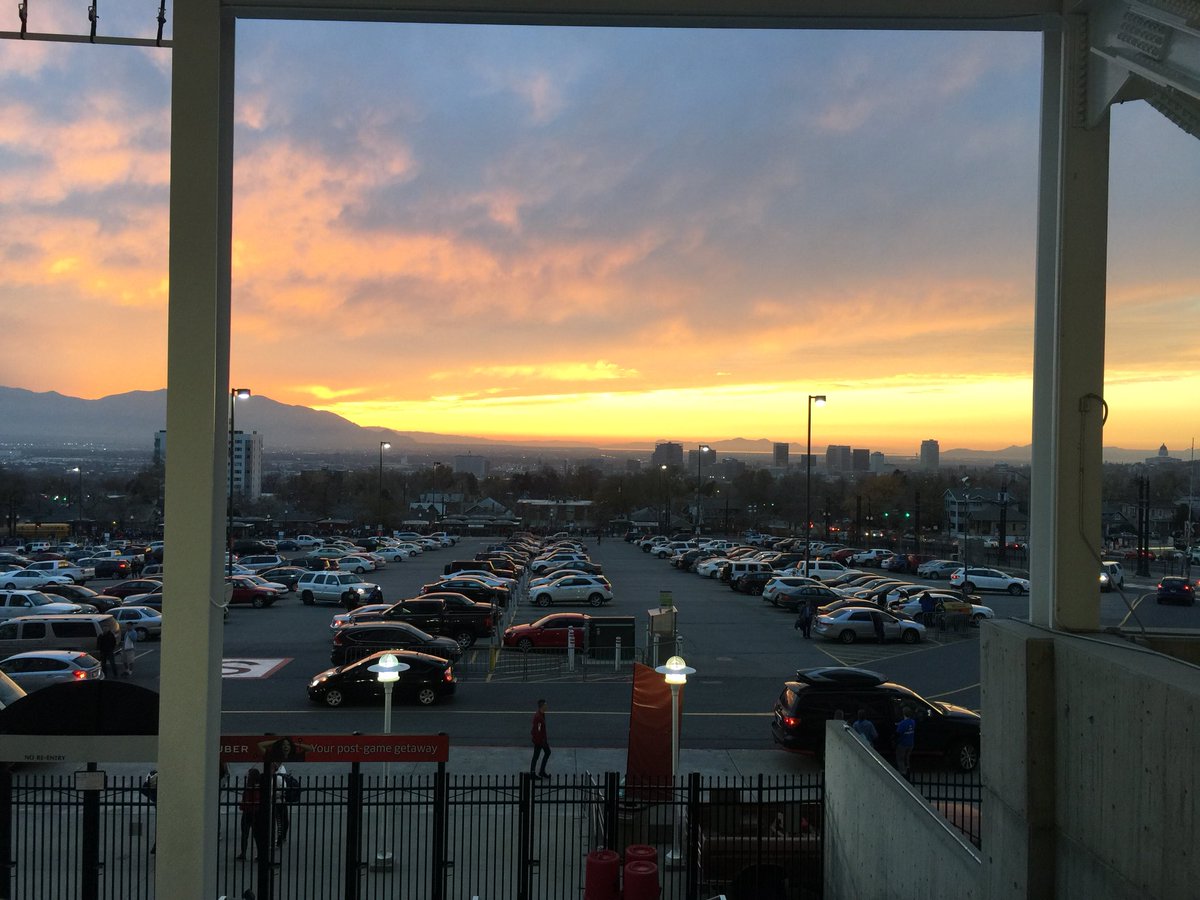 jvfiso's tweet photo. I’m just here for the football #highschoolstatechamps #OremTigers #GoOHS https://t.co/9dr9Hb2KNV