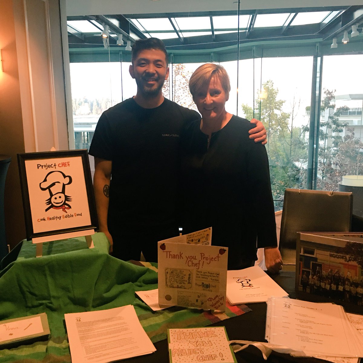 EAT_Vancouver's tweet photo. Proceeds of this year’s @EAT_Vancouver supports @Project_CHEF to teach children on healthy eating. Founder Barb w/ @makNming. #EatBuzz https://t.co/NJNW4GRtXo