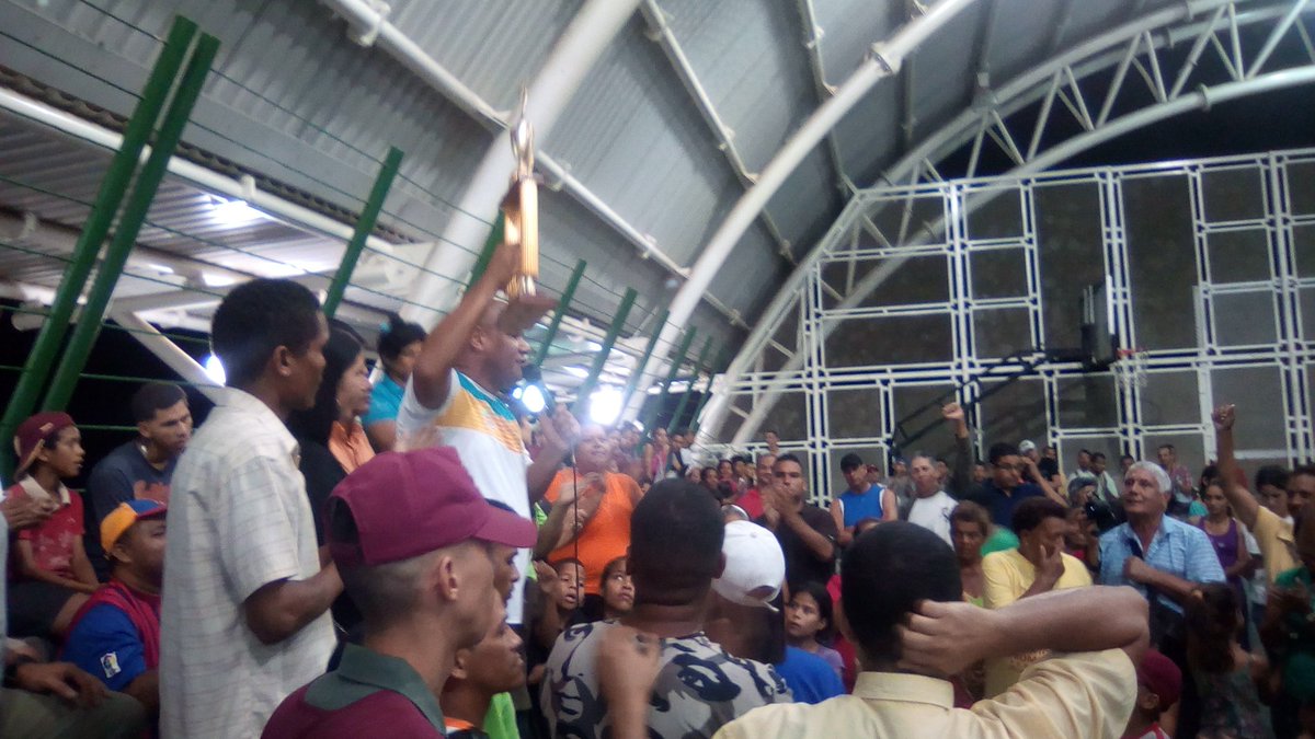 ErasmoJCG's tweet photo. @lossifontes: vamos a inaugurar el campeonato de fut-sala copa Luis Sifontes. @procusucre #EnSucreGanaSifontes https://t.co/h91rN3lpZJ