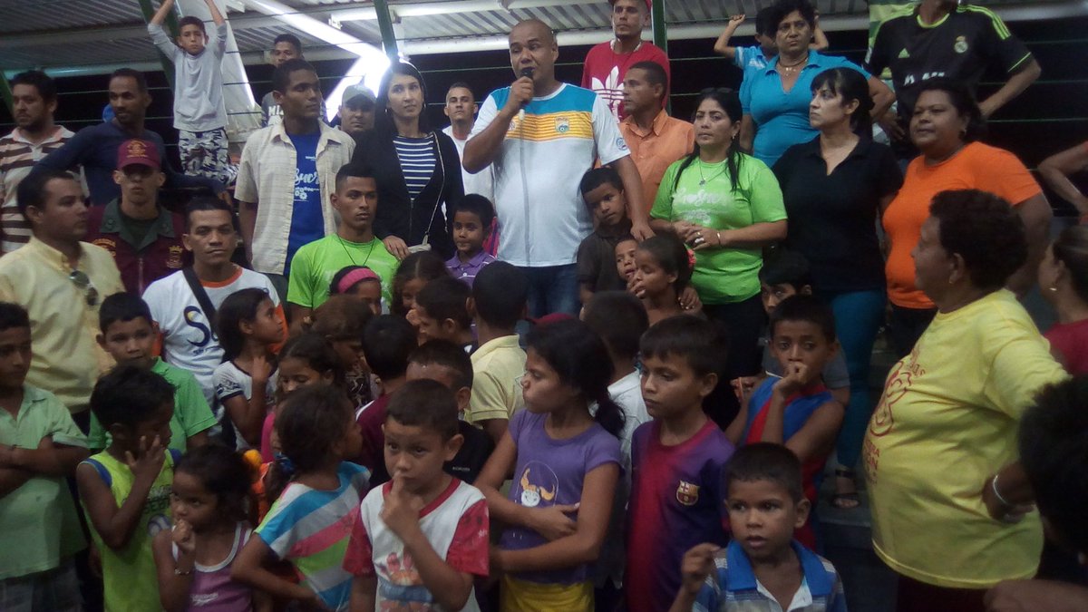 ErasmoJCG's tweet photo. @lossifontes: vamos a inaugurar el campeonato de fut-sala copa Luis Sifontes. @procusucre #EnSucreGanaSifontes https://t.co/h91rN3lpZJ
