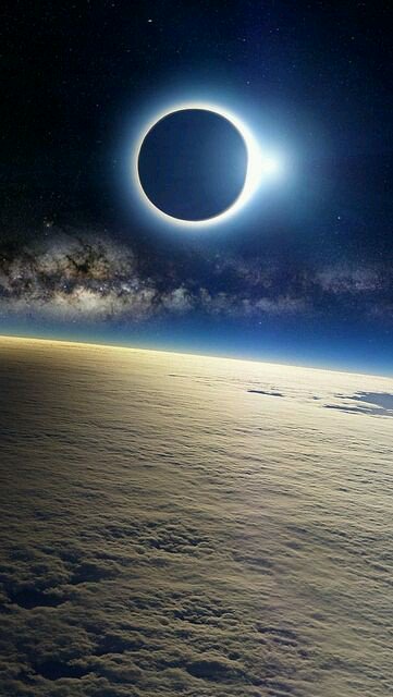 FluggeThomas's tweet photo. Eclipse II https://t.co/WtRIaJ8ap0