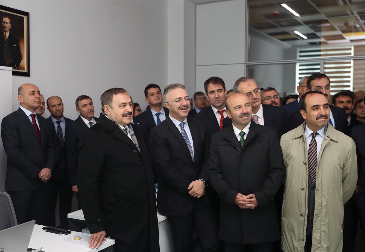 dijital_hafiza_'s tweet photo. Orman ve Su İşleri Bakanımız  @VeyselEroglu Bakanlığımız Bilgi İşlem yeni merkez binasında yapımı tamamlanan Tahminler, Veri İşlem ve Afet Koordinasyon Merkezi’nde incelemelerde bulundu. https://t.co/qOoBjf94xD