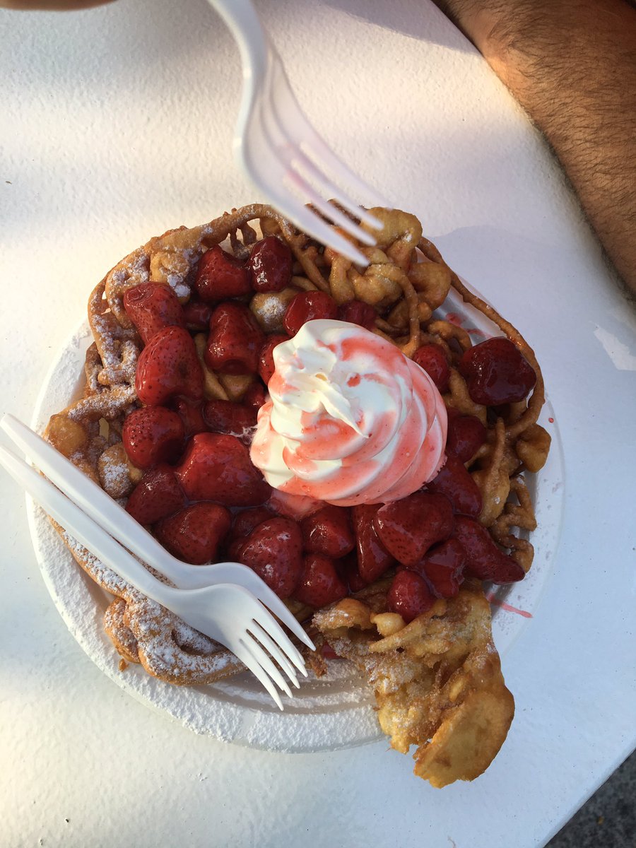 Jacquiemek's tweet photo. Pickle Barrel for breakfast then Canada's Wonderland!! 💗🎢🎡🎠#picklebarrel #Canadaswonderland #funnelcake September 10th 2017 https://t.co/5gHDAuT0jS