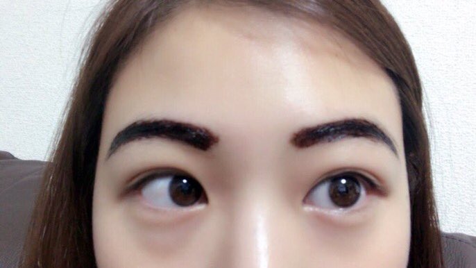 太い眉毛 太い眉毛