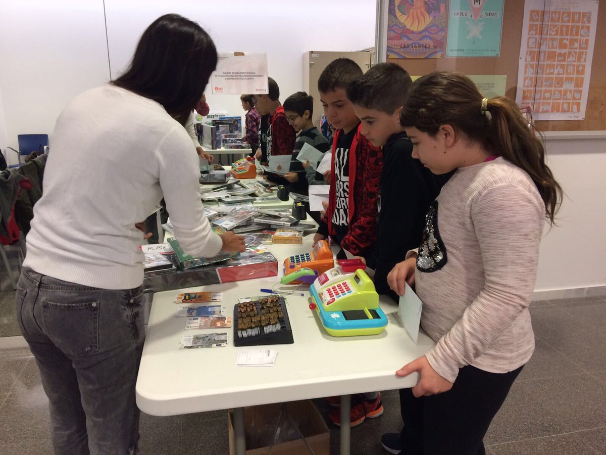 SalesiansMAT's tweet photo. Avui ha estat el torn dels alumnes de 5èB participant al taller de Consum Responsable de Jocs i Joguines de  @matarocat Eduquem pel #PerfilDeSortida #compromesa #responsable https://t.co/jjaFSMhL8p