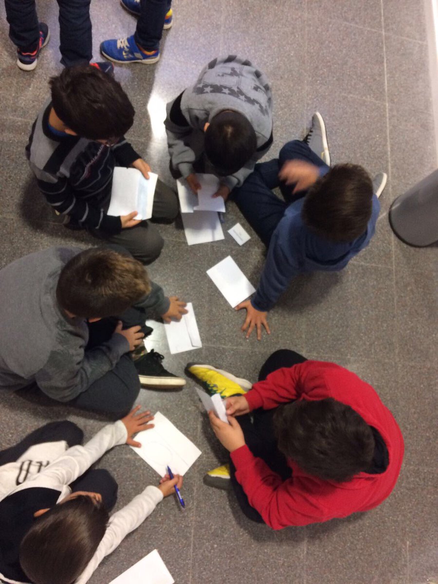 SalesiansMAT's tweet photo. Avui ha estat el torn dels alumnes de 5èB participant al taller de Consum Responsable de Jocs i Joguines de  @matarocat Eduquem pel #PerfilDeSortida #compromesa #responsable https://t.co/jjaFSMhL8p