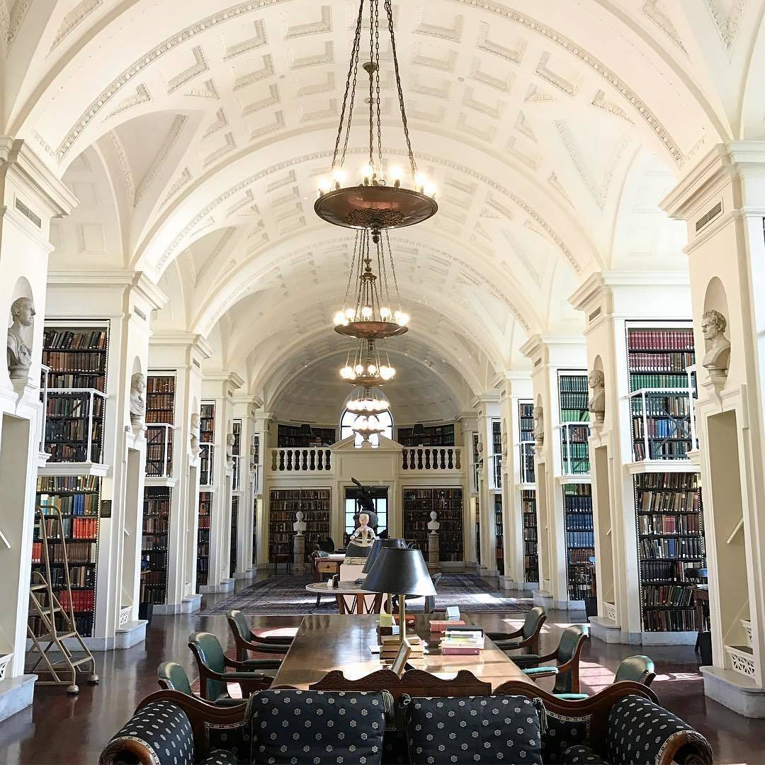 The Boston Athenæum: a library any bibliophile would envy. 📷: madcao #CourtyardBoston
