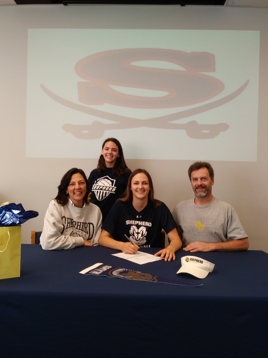 Justice_Sports's tweet photo. Congratulations to Georgia for signing her NLI to play for @SURAMSVBALL! @stuart_vball https://t.co/66ZPiRo7hm