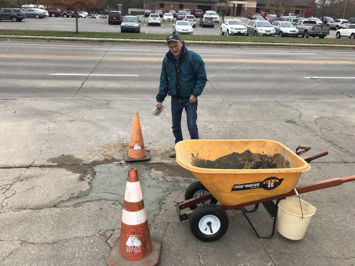 KSForestService's tweet photo. This veteran, State forester Larry Biles, on #VeteransDay, fixing a pothole in the #KansasForestService driveway on his day off, using his own materials, because “it simply needed to be done...” This, folks. 💚 #LarryBilesForPresident 🇺🇸 https://t.co/MCHEeTTmNA