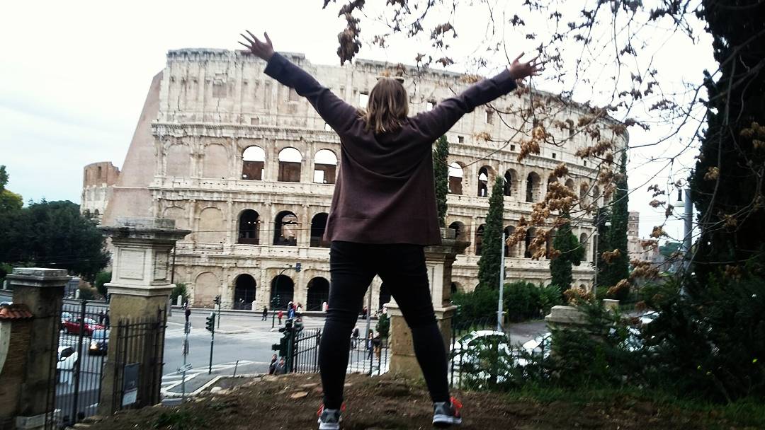 TravelLikeAmber's tweet photo. I'm on top of the world!
#Rome  #Italy #colosseum #magnifico #wemadeit #tourist #exploreeurope #canadian #visititaly #fco #italygram https://t.co/GrUWehAFAQ