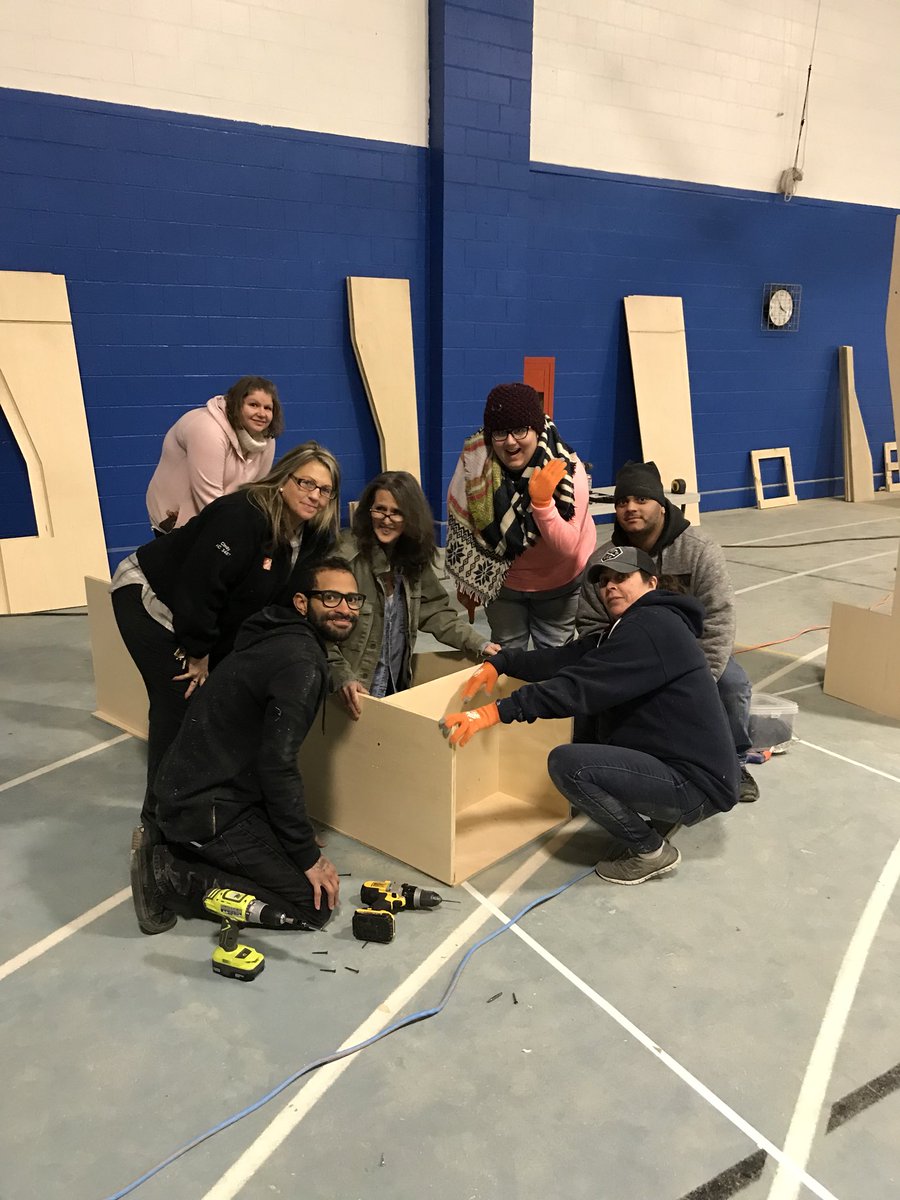 Having a lot of fun giving back to our community!@Travis_RandTHD <a href="/unclejon206/">Jon Davis</a> <a href="/CianciFran/">Frances Cianci</a>