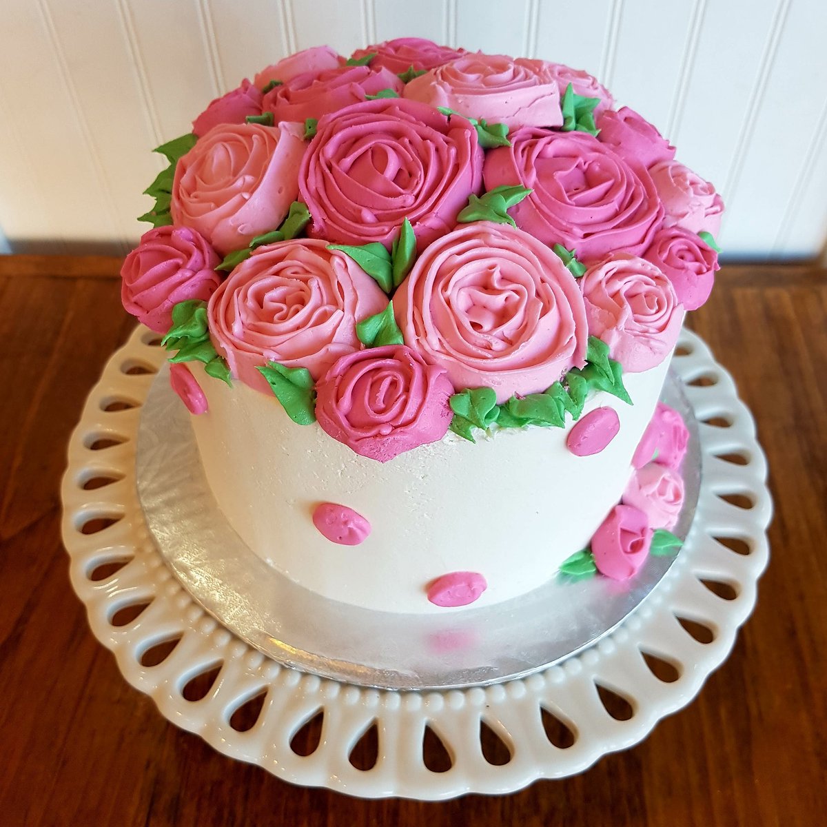 Buy someone you love a delicious bouquet of roses! #oakvillecakes #customcakes