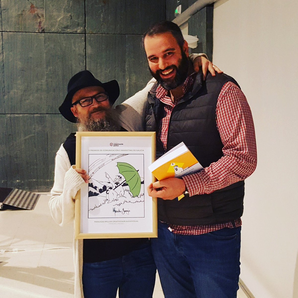 TONY_LE_BRAND's tweet photo. CLICKFER!! mejor creatividad audiovisual, vamos!!!!! #premiosparaguas #clickfer #tonylebrand https://t.co/RbfMVND2wM