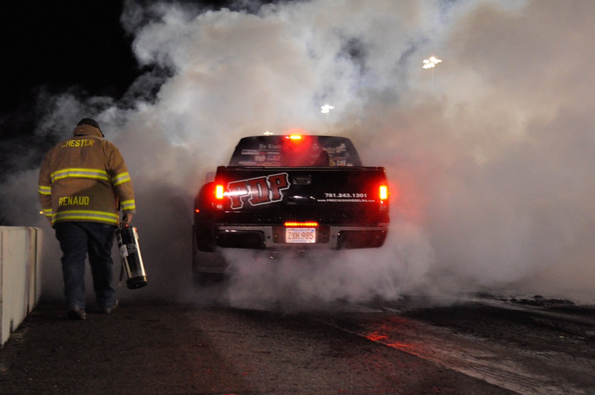 nedrags's tweet photo. #NEDHighlight #603Diesels joined us for Tasca Mod Shop/WHEB #StreetNight and gave us an epic show during the #BurnoutCompetition!
#Burnout #DieselTrucks #SmokingTires #BurningRubber https://t.co/ajrqNhjrAr