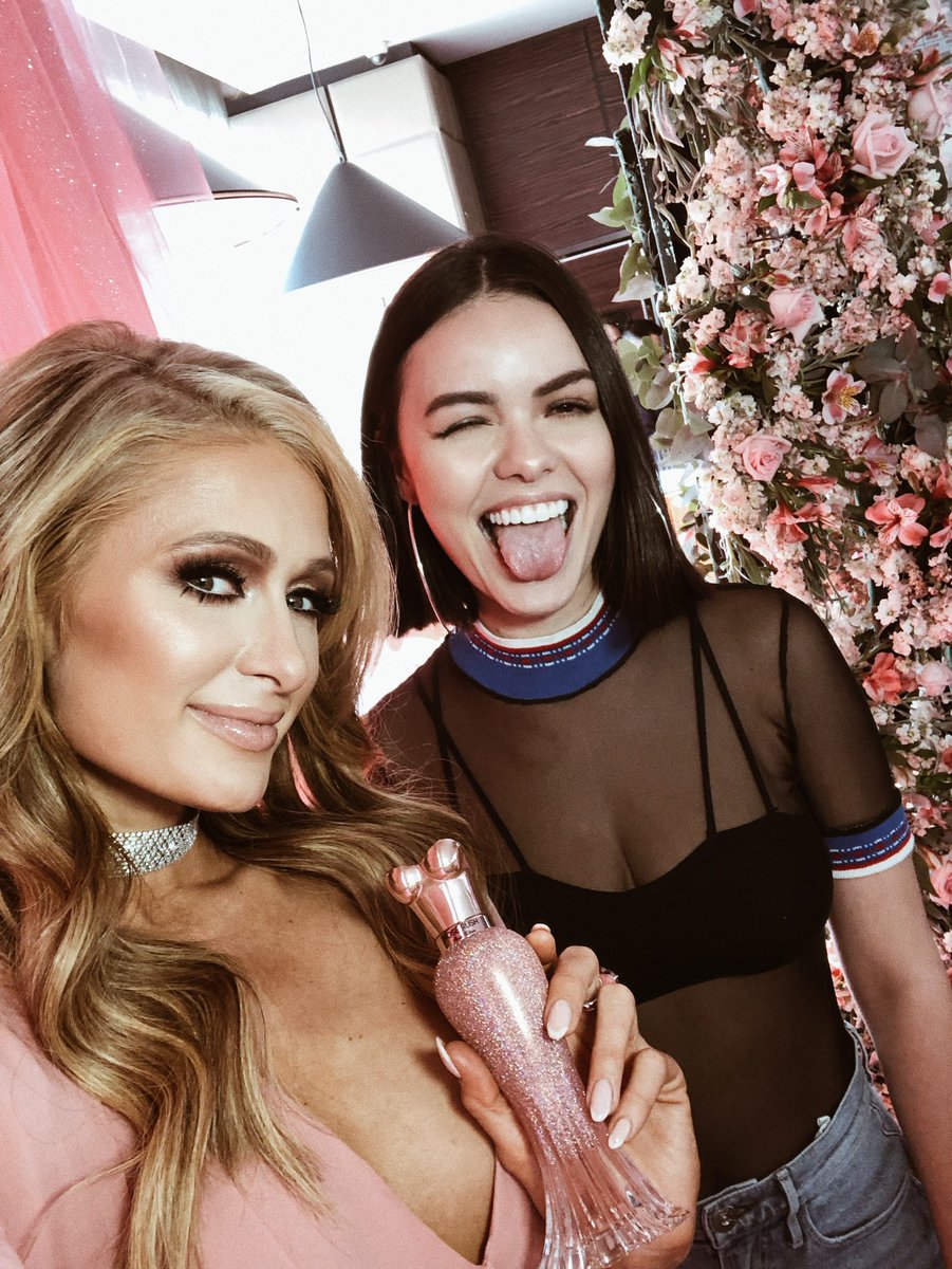 teresuch's tweet photo. Hoy conocí a @ParisHilton JEJE 💓💓💓💓 https://t.co/lAVowEwjq3