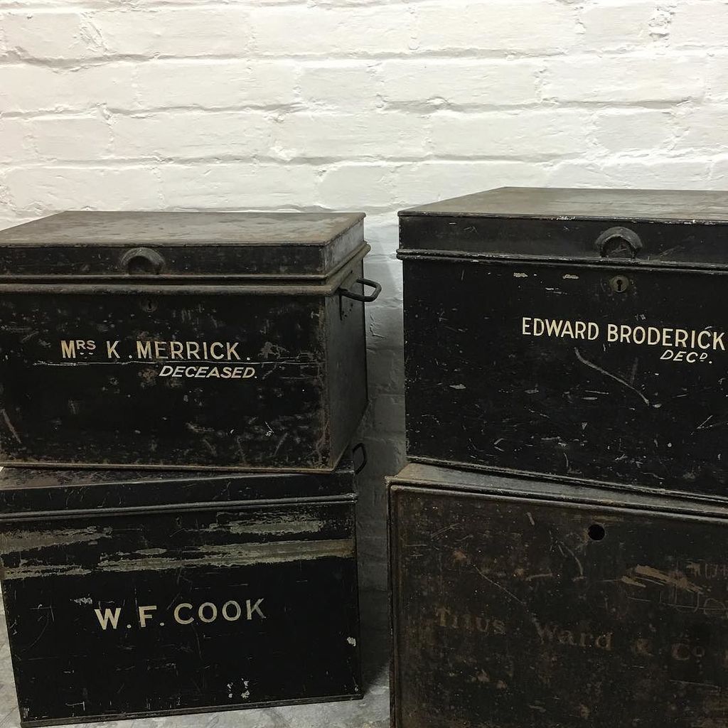 mayflyvintage's tweet photo. Original 1950s deed boxes - online this week #deedbox #vintagehome #vintagestyle #vintageinterior #vintage #interi… https://t.co/DItyCnGYDZ https://t.co/9v9YS6lmQl