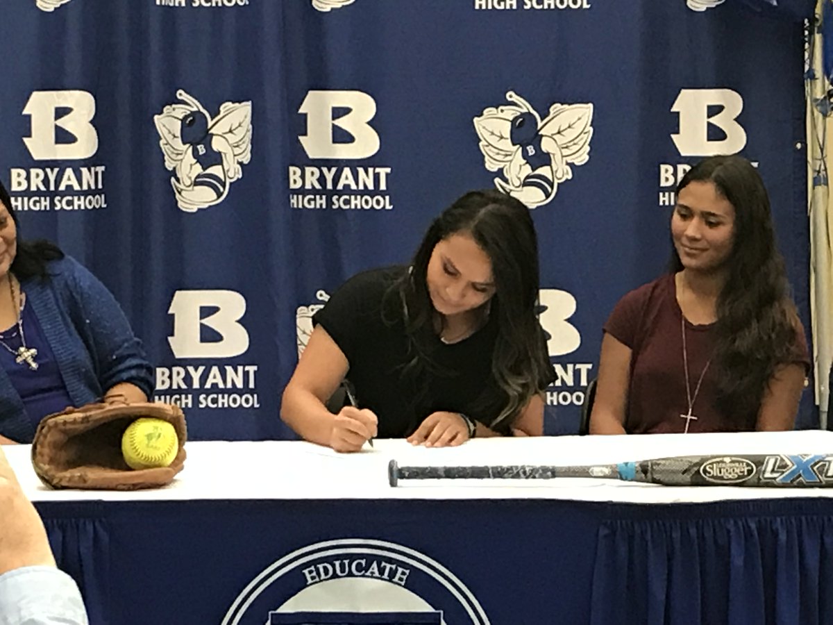 BryantSchools's tweet photo. Congrats to Sarah Evans, who signed her letter of intent to play for SAU. https://t.co/lSE3yOkEEx