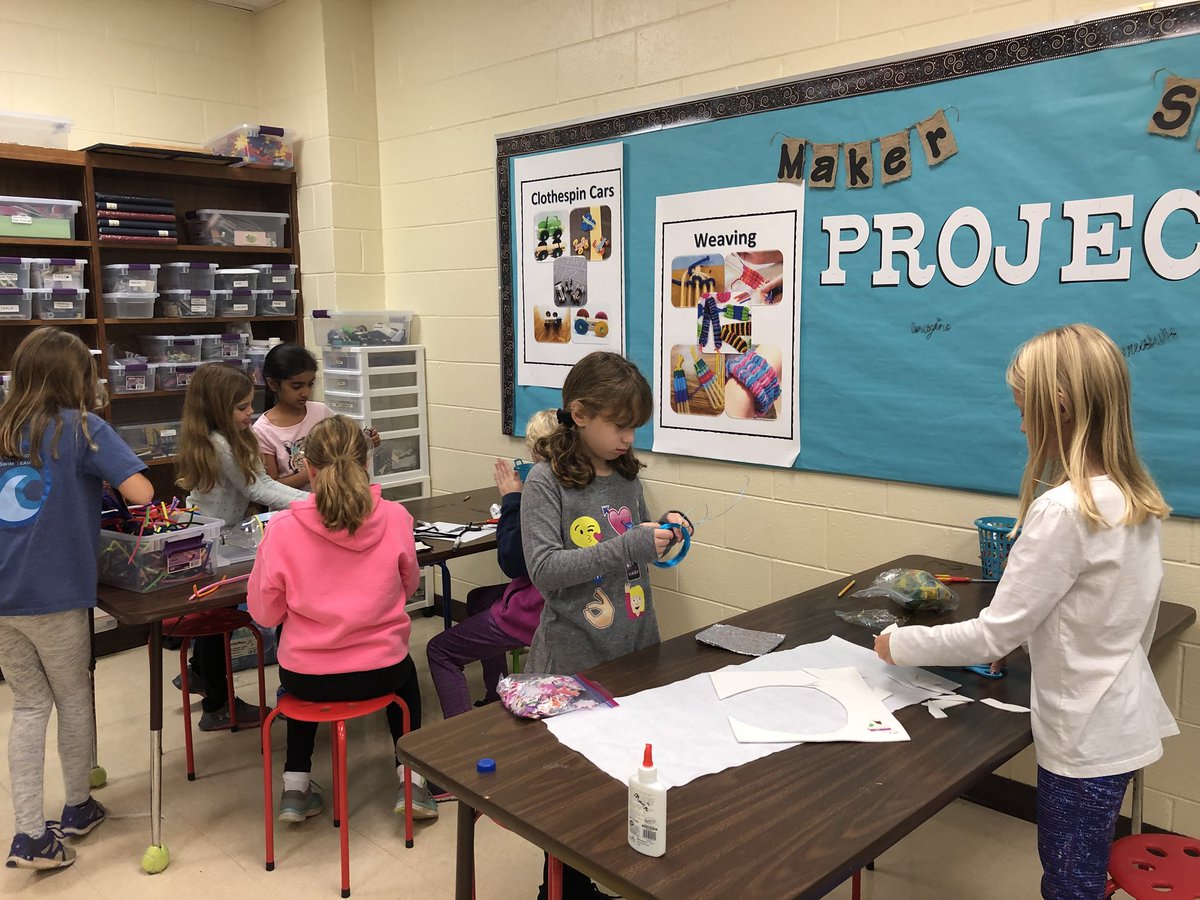 Shakerag_AP's tweet image. Makers’ Space Morning to create our Wild Robot critters!! 🤖 🦔🐿🦊🦆🦉 #GRA17 #GRAWild @MsDeMuroGLC