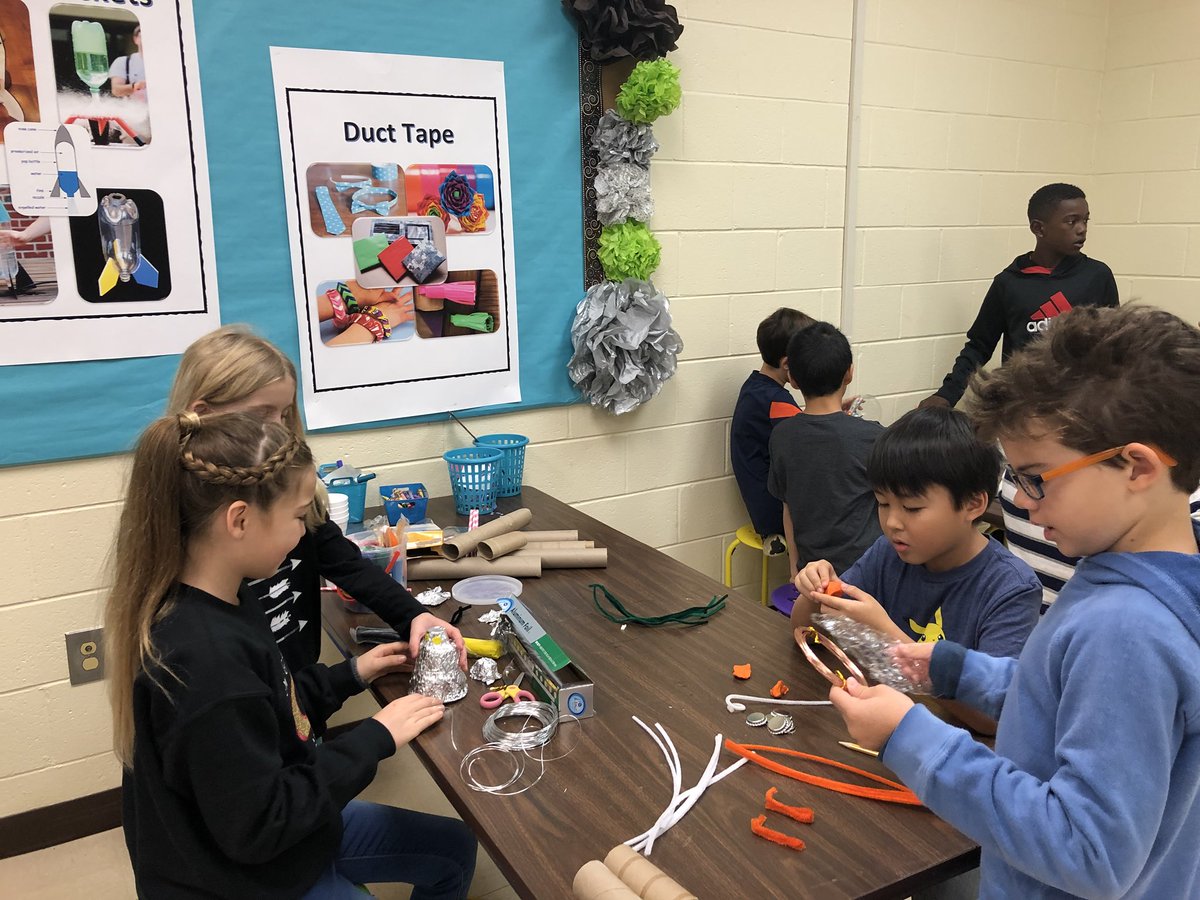 Shakerag_AP's tweet image. Makers’ Space Morning to create our Wild Robot critters!! 🤖 🦔🐿🦊🦆🦉 #GRA17 #GRAWild @MsDeMuroGLC