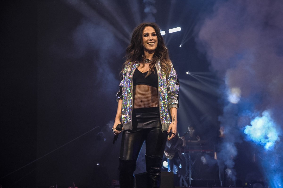 Los40's tweet photo. ¡La jefa! Lo que hemos disfrutado de @_MaluOficial_ en #Los40MusicAwards 💃 https://t.co/OF3DnLvWA7