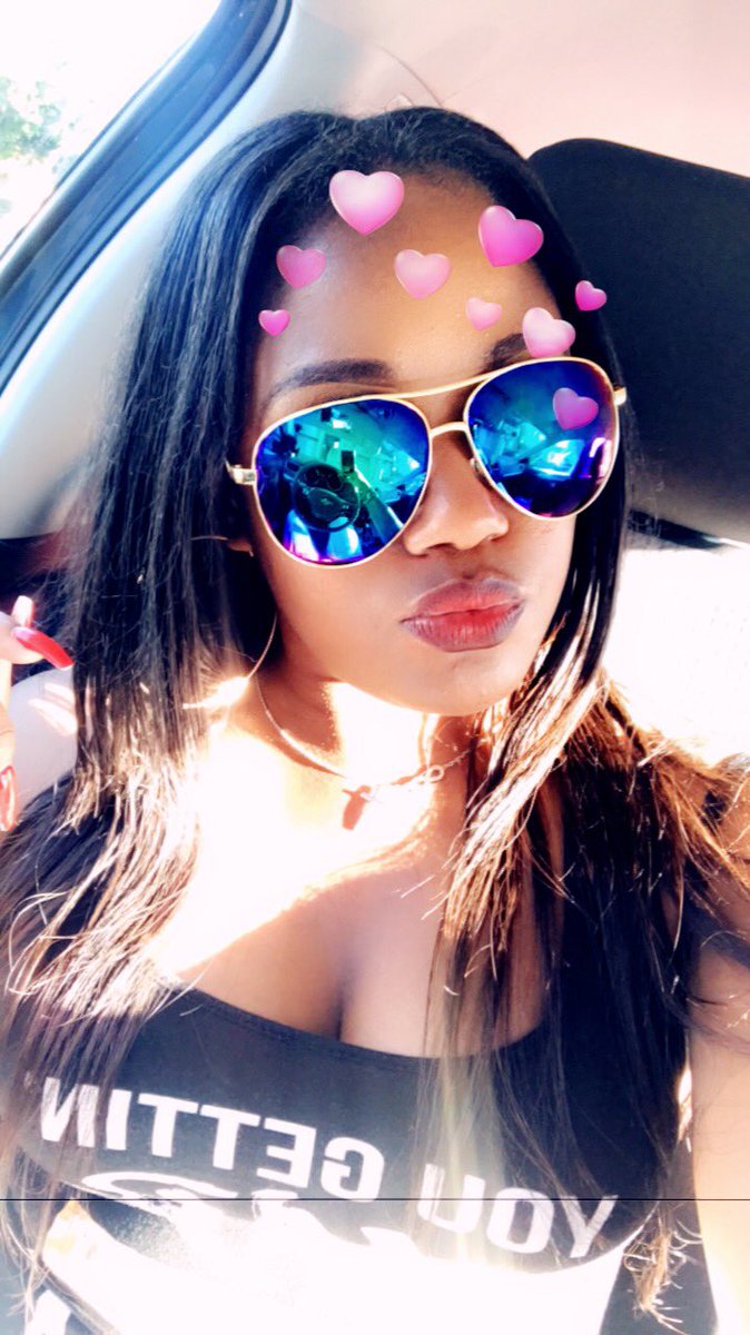 FunSize_Que's tweet photo. It ain’t over! It’s STILL my birthdaaaay 😆😛🎊👑 #QueenQue #Nov10 https://t.co/Uyf8J56D0e