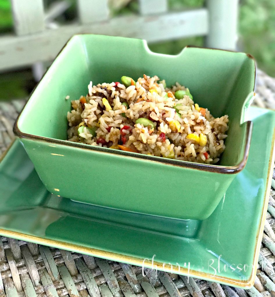 WhereismySolace's tweet photo. My family and I are huge fans of Ling Ling Fried Rice. In minutes we can make restaurant style fried rice at home. 

From now until the 22nd of November enter the #giveaway to win 1 of 10 $100 gift cards!
#LingLingFriedRice, #LL #AD
https://t.co/5HcVM4HaV8
#food #winit #giftcard https://t.co/oNU91M3pYO